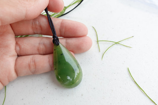 Natural Jade Drop pendant necklace